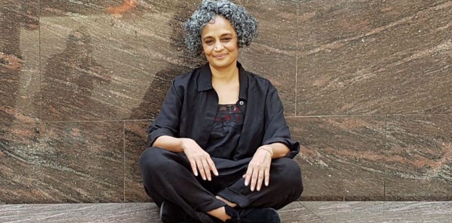 arundhati roy el dios de las pequeñas cosas el ministerio de la felicidad suprema literatura india cccb cachemira