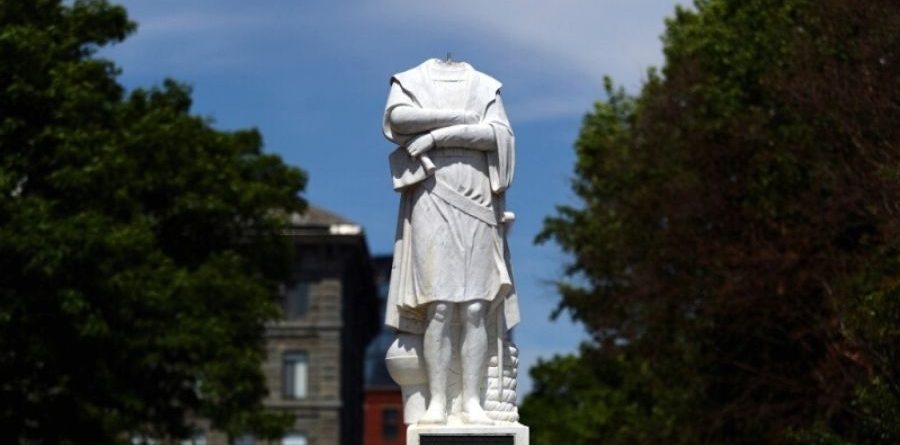 Estàtua decapitada de Cristòfor Colom a Boston.