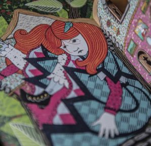 Alicia en el país de las maravillas de MinaLima