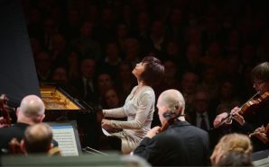 Vetllada d’alt voltatge al Palau