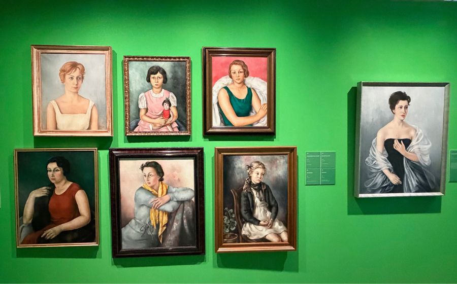 Alguns dels retrats exposats.